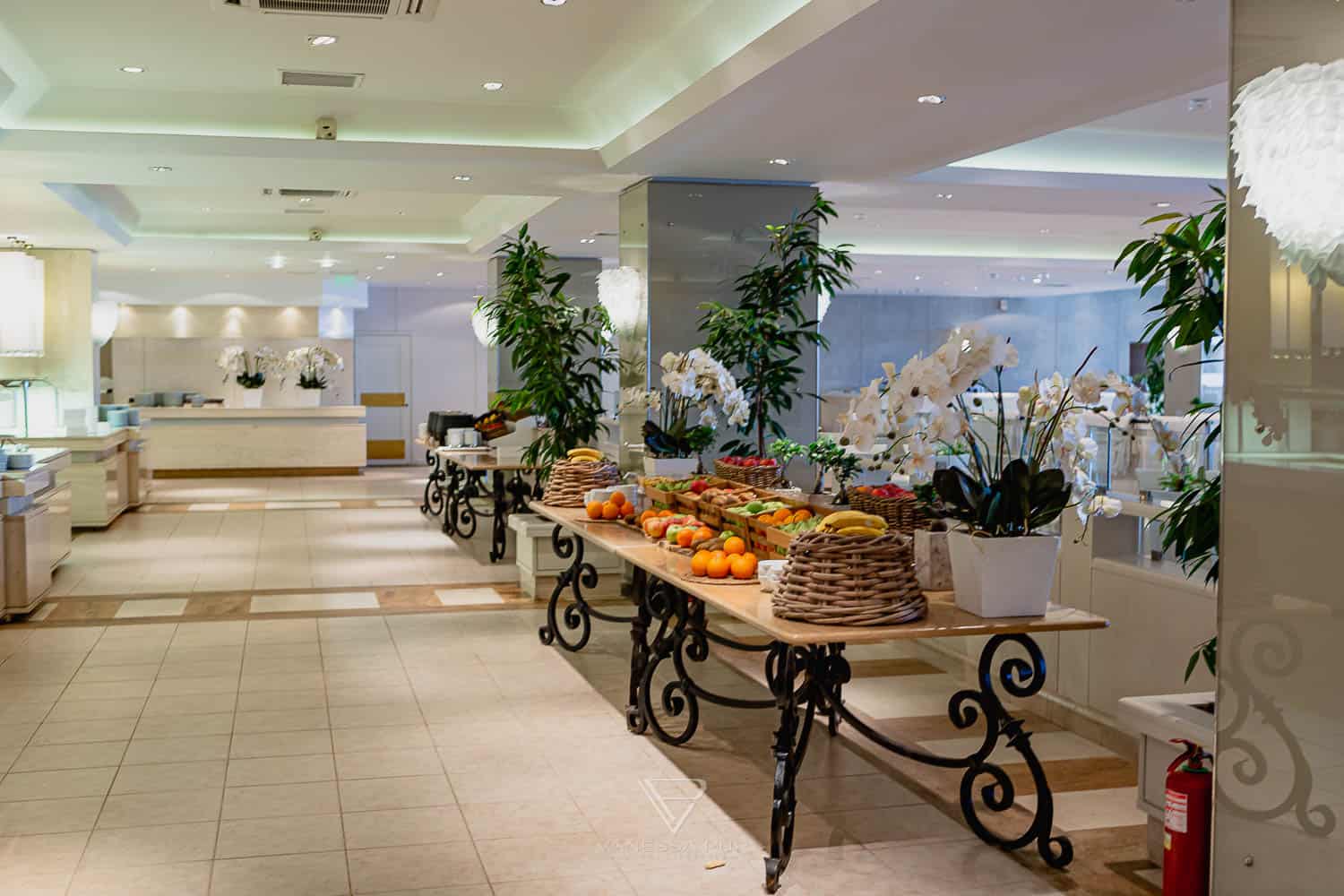 Hotel SANI Resort Greece - Hotel impression & experience - Luxury Hotel SANI Resort Greece - Hotel review and experience in mainland Greece - 800 rooms, 17 restaurants, 1500m beach,