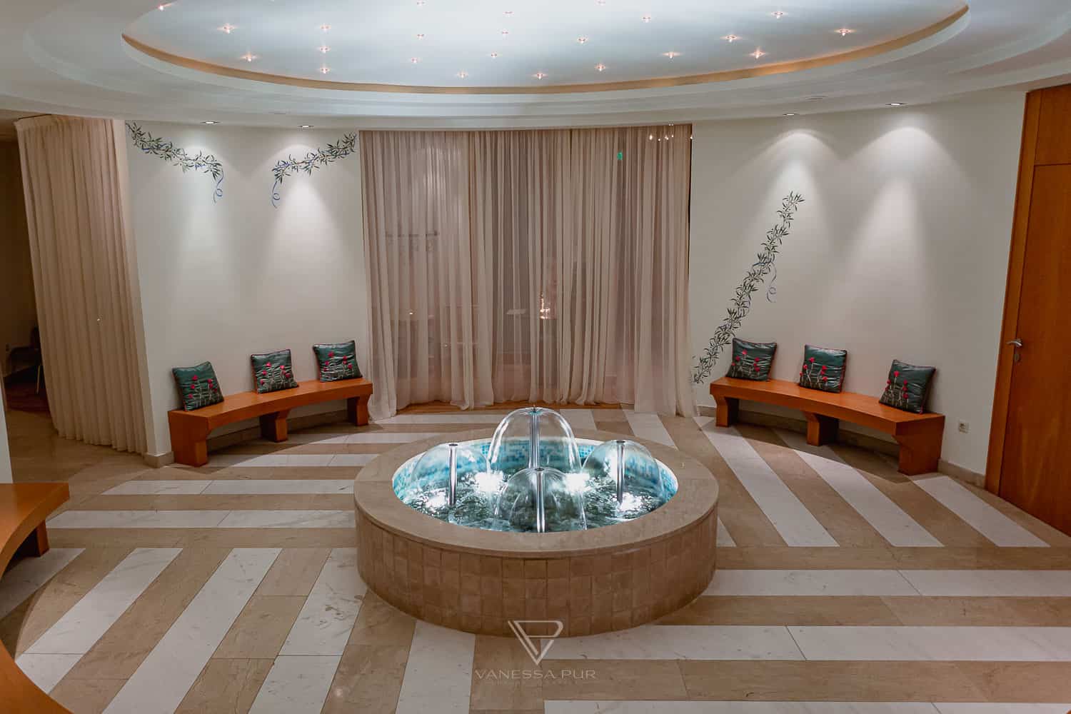 Hotel SANI Resort Greece - Hotel impression & experience - Luxury Hotel SANI Resort Greece - Hotel review and experience in mainland Greece - 800 rooms, 17 restaurants, 1500m beach,