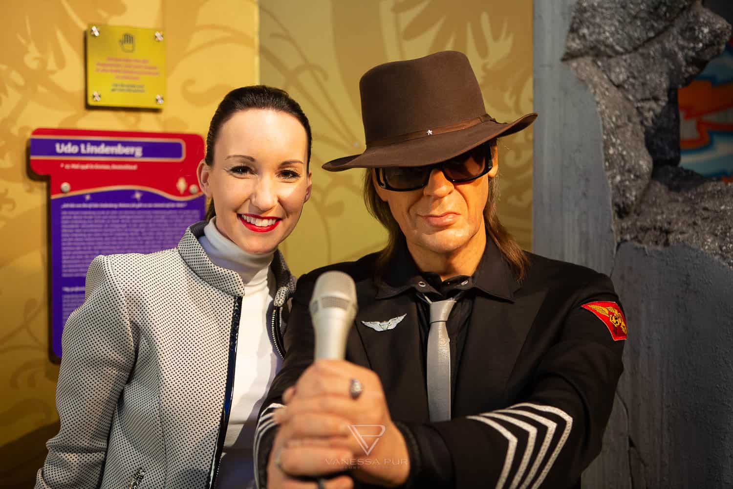 Madame Tussauds in Berlin - Stars and Celebrities - VIP Entrance - Opening Hours - Madame Tussauds in Berlin with stars and celebrities. VIP entrance and opening hours of the wax museum at the Brandenburg Gate, sightseeing Berlin
