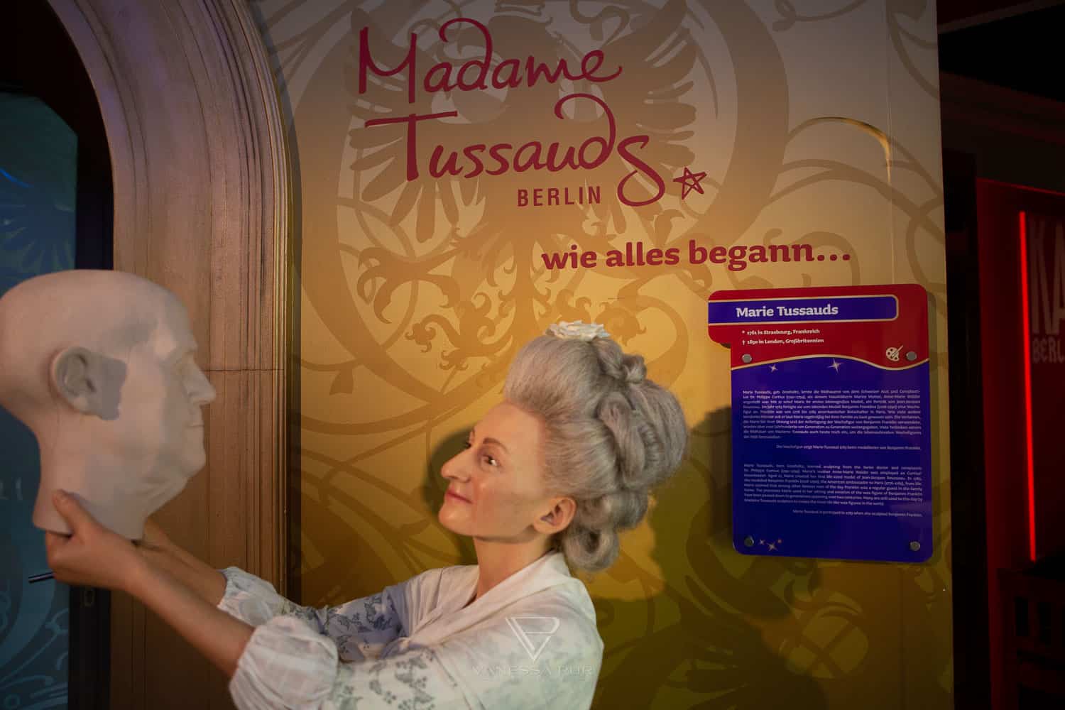 Madame Tussauds in Berlin - Stars and Celebrities - VIP Entrance - Opening Hours - Madame Tussauds in Berlin with stars and celebrities. VIP entrance and opening hours of the wax museum at the Brandenburg Gate, sightseeing Berlin