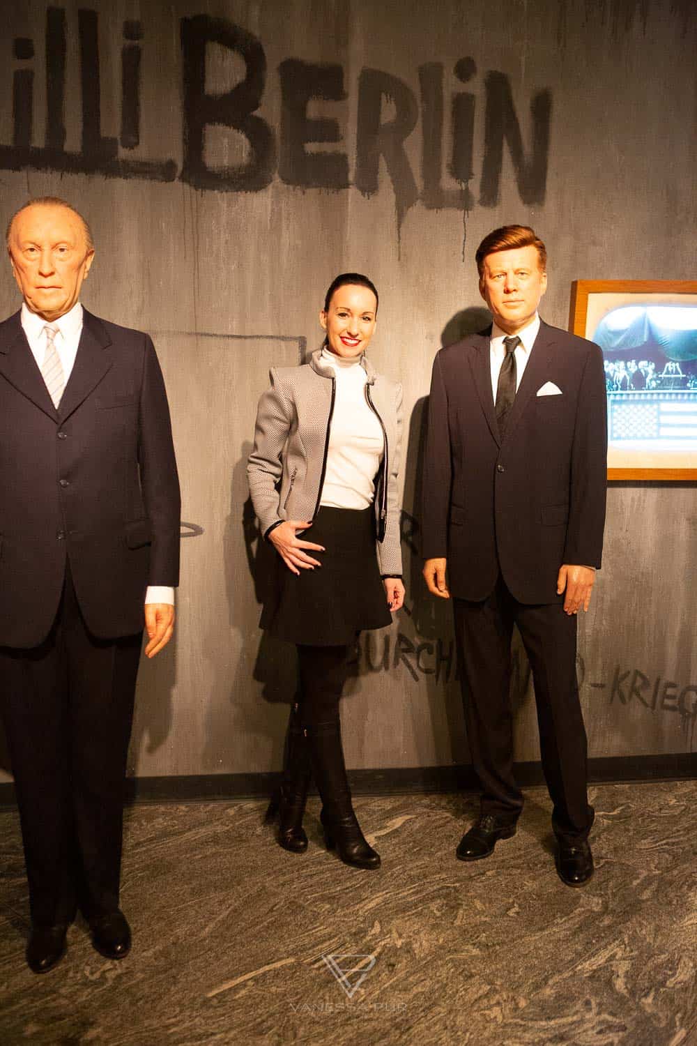 Madame Tussauds in Berlin - Stars and Celebrities - VIP Entrance - Opening Hours - Madame Tussauds in Berlin with stars and celebrities. VIP entrance and opening hours of the wax museum at the Brandenburg Gate, sightseeing Berlin