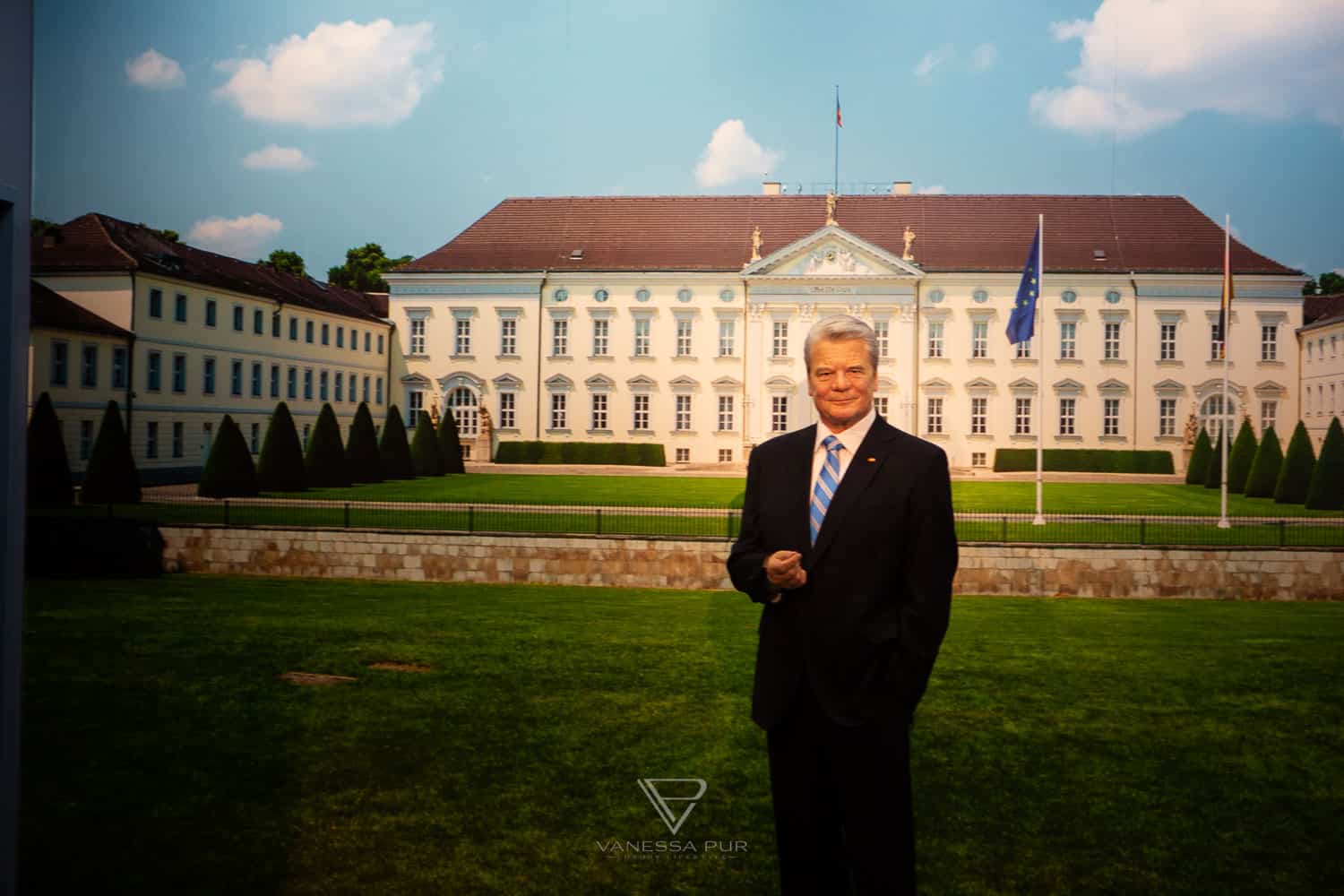 Madame Tussauds in Berlin - Stars and Celebrities - VIP Entrance - Opening Hours - Madame Tussauds in Berlin with stars and celebrities. VIP entrance and opening hours of the wax museum at the Brandenburg Gate, sightseeing Berlin