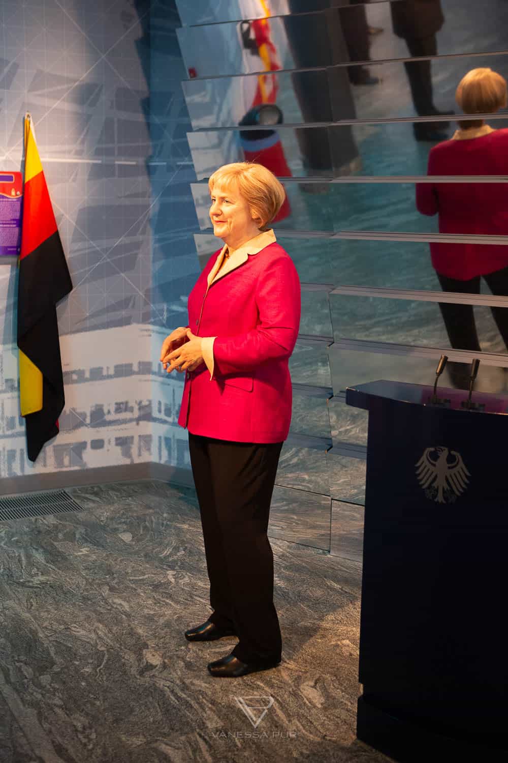 Madame Tussauds in Berlin - Stars and Celebrities - VIP Entrance - Opening Hours - Madame Tussauds in Berlin with stars and celebrities. VIP entrance and opening hours of the wax museum at the Brandenburg Gate, sightseeing Berlin