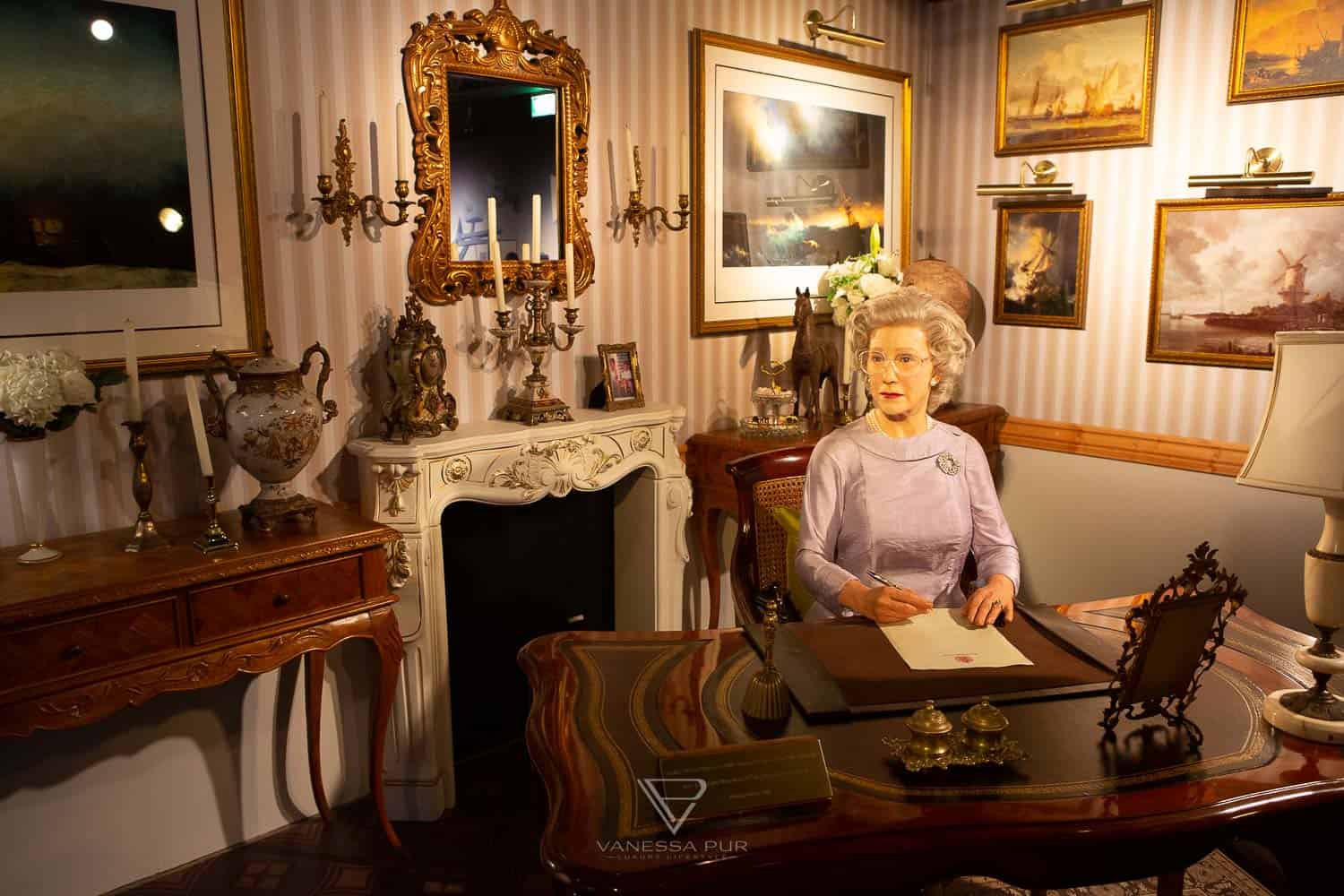 Madame Tussauds in Berlin - Stars and Celebrities - VIP Entrance - Opening Hours - Madame Tussauds in Berlin with stars and celebrities. VIP entrance and opening hours of the wax museum at the Brandenburg Gate, sightseeing Berlin