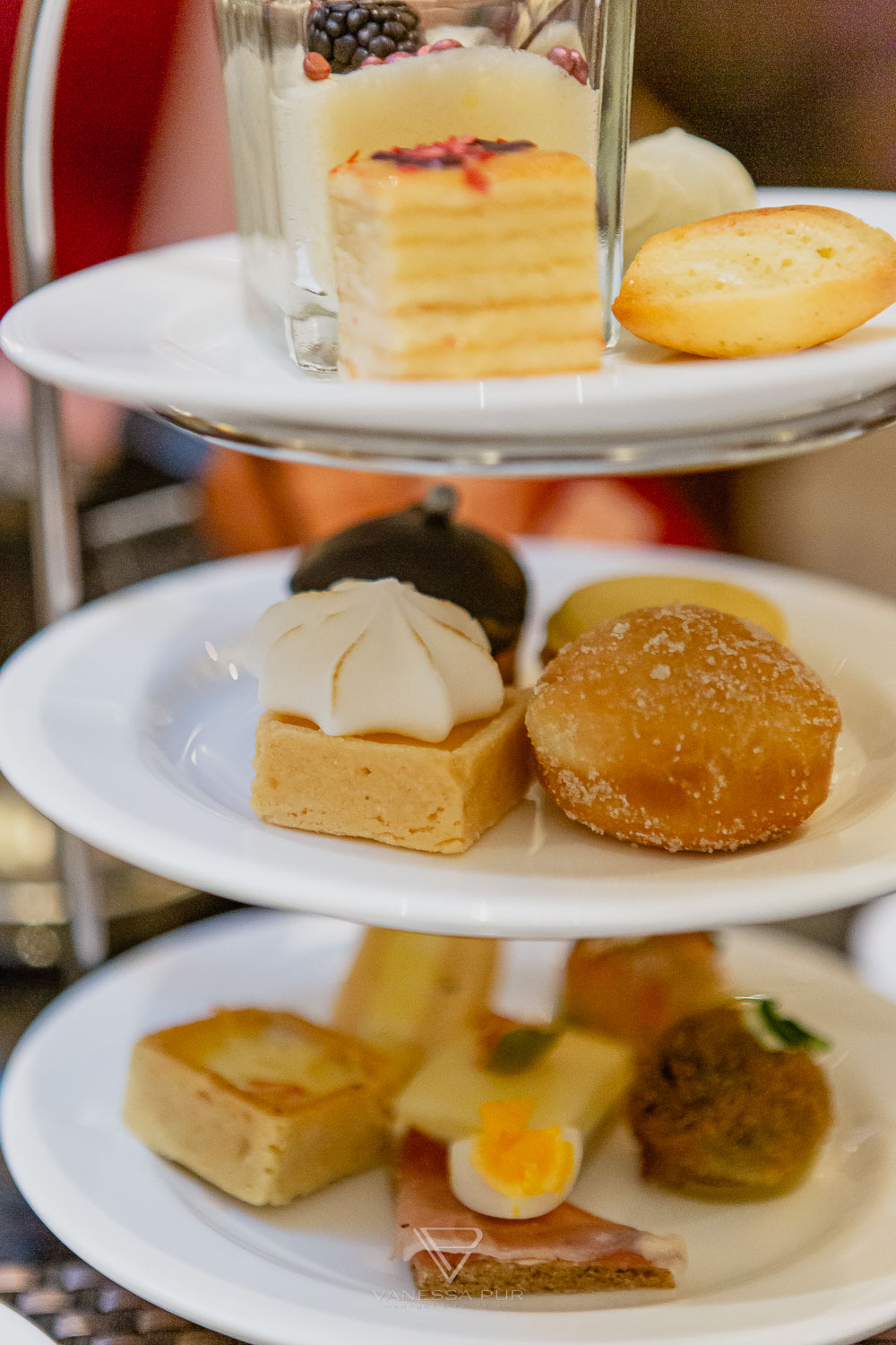 Tea ceremony with dancing tea - ADLON Swinging Sunday - ADLON Kempinski Tea Ceremony Swinging Sunday Berlin - High Tea Ceremony and Time Travel to the Good Old Days