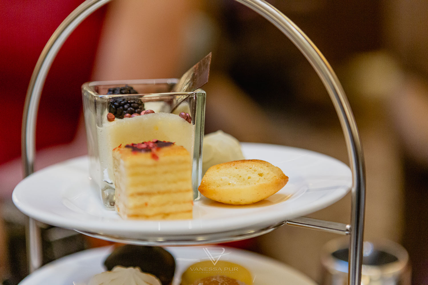 Tea ceremony with dancing tea - ADLON Swinging Sunday - ADLON Kempinski Tea Ceremony Swinging Sunday Berlin - High Tea Ceremony and Time Travel to the Good Old Days