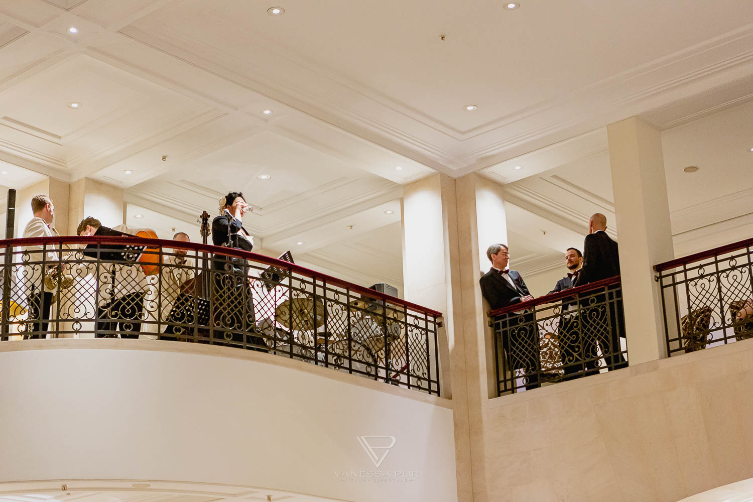 Tea ceremony with dancing tea - ADLON Swinging Sunday - ADLON Kempinski Tea Ceremony Swinging Sunday Berlin - High Tea Ceremony and Time Travel to the Good Old Days