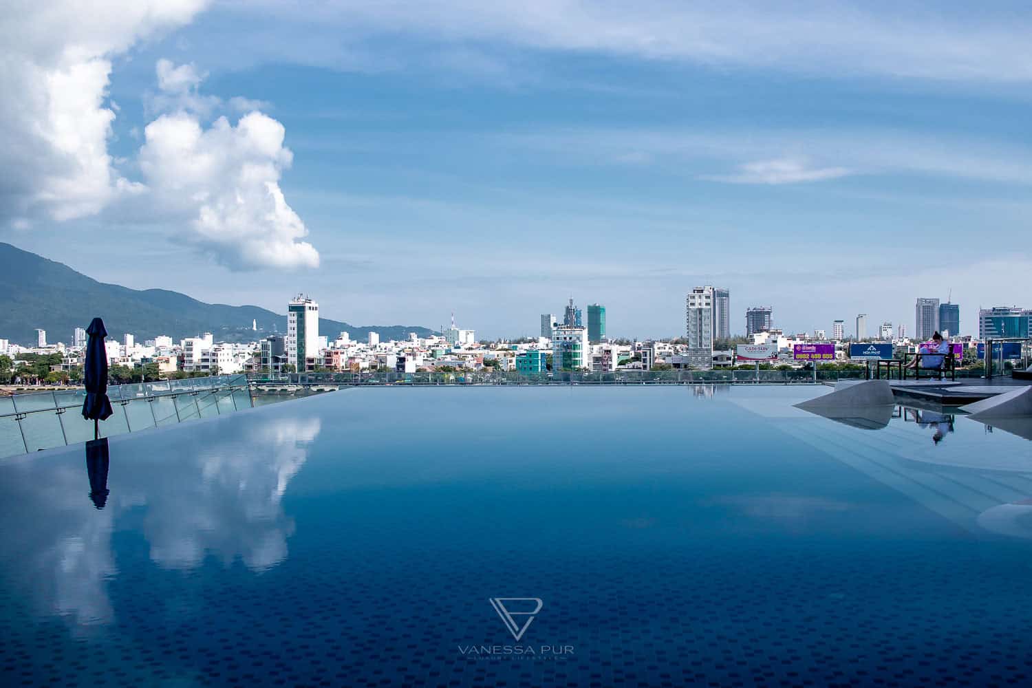 Vietnam sightseeing top 10 - Da Nang region - Travel tips for Vietnam sightseeing top 10 from Da Nang region. Beaches, Hands Bridge Golden Bridge, Marble Mountains, Museum - Scenic Spots Da Nang Hoi An Vietnam - Top10 Must See Places Vietnam - Travel blog Asia