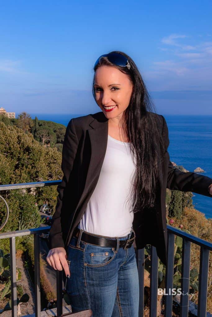 Vanessa Pur - Travel tips Taormina - Sights in Sicily - Greek theater, alleys, market square, Grand Hotel Timeo, view, bay
